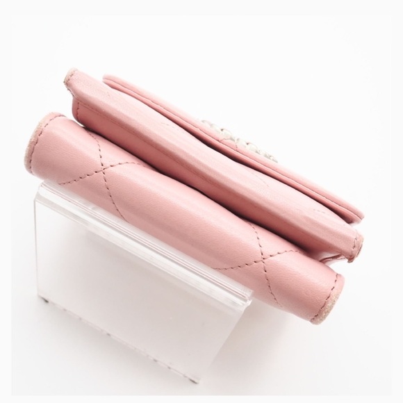 CHANEL Lambskin Chanel 19 Matlasse Compact Pink Wallet - Picture 4 of 7